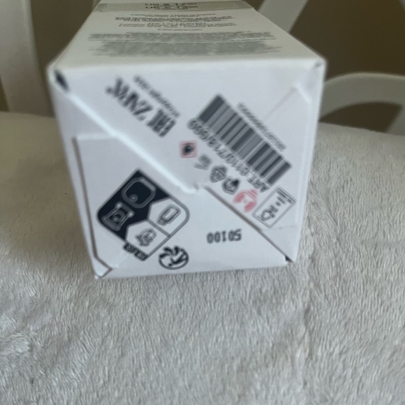 Zara Eau de Parfum with Mineral and Wood Notes - Picture 4 of 4